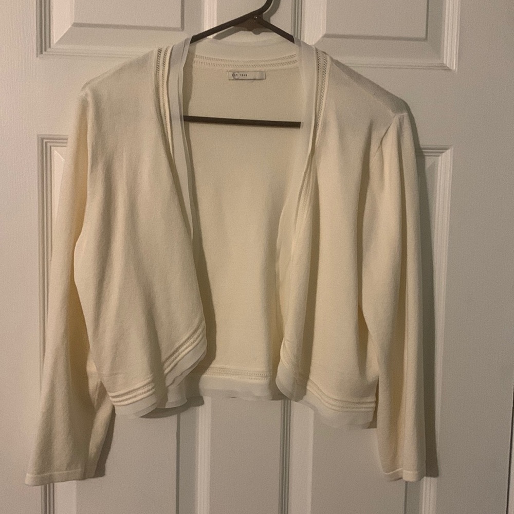 Cato cream color shrug NWOT size medium